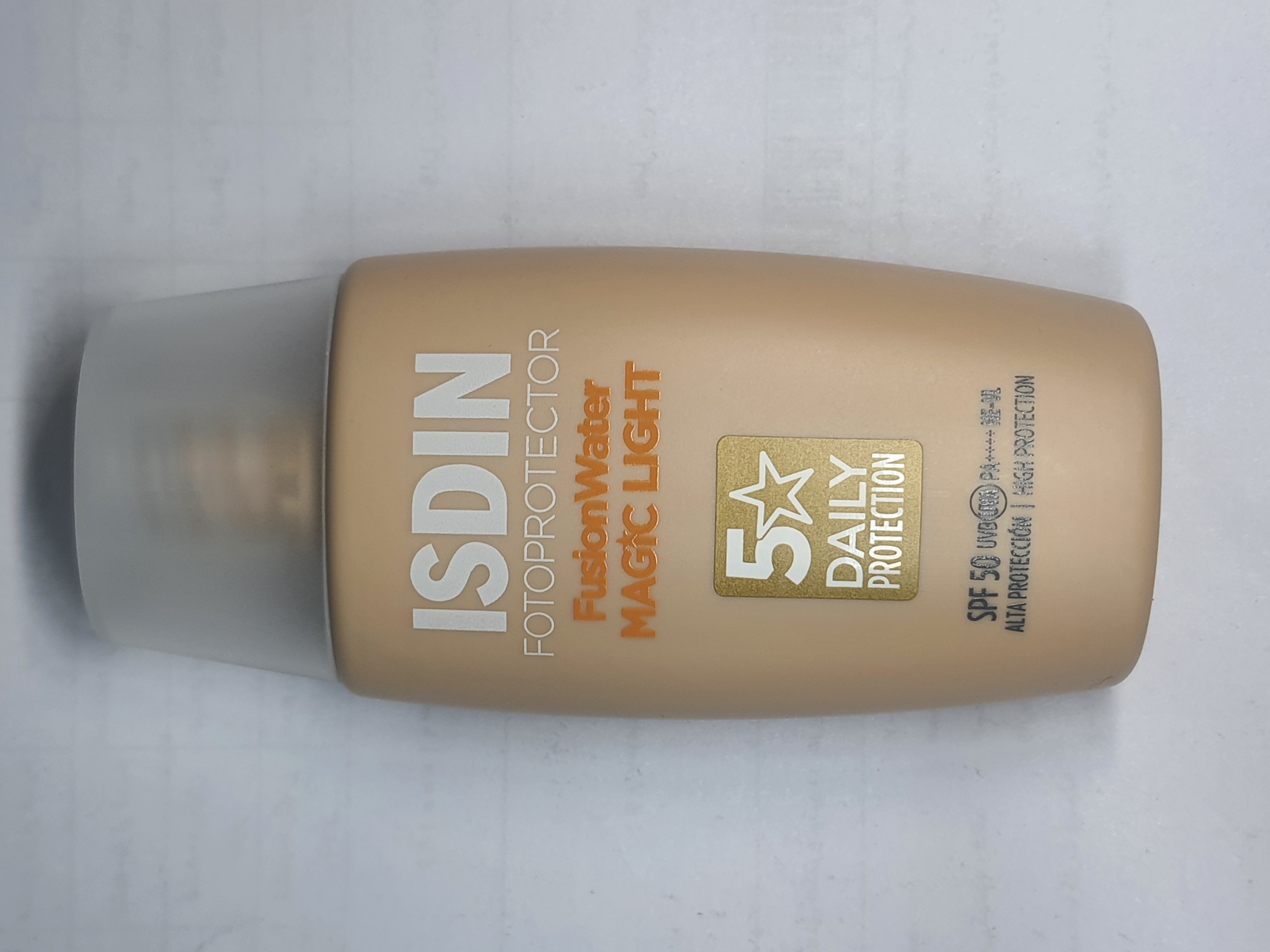 ضد آفتاب رنگی مجیک لایت ایزدین